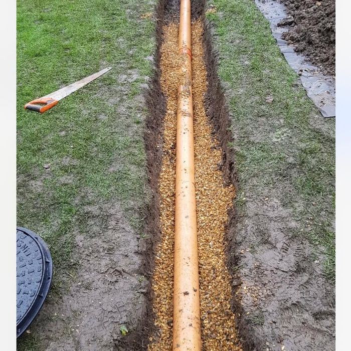 Jetting hose at work in an open drainage chamber